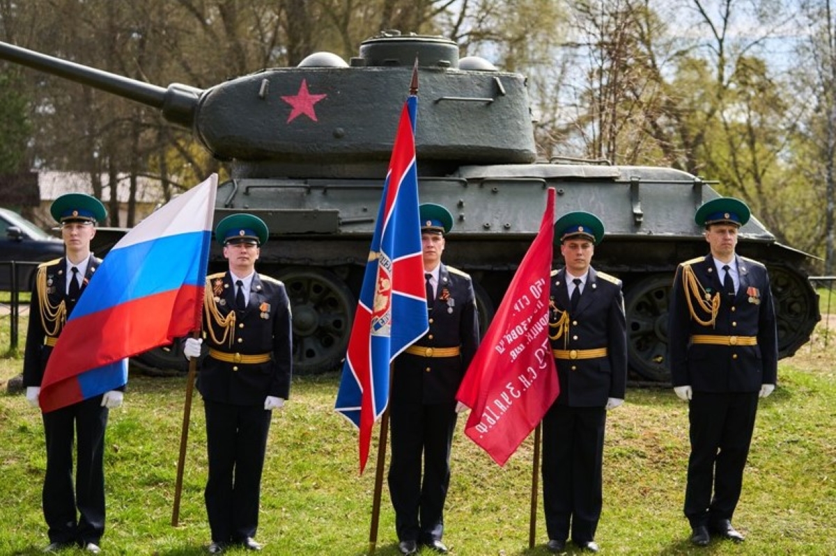 Вдоль линии фронта.