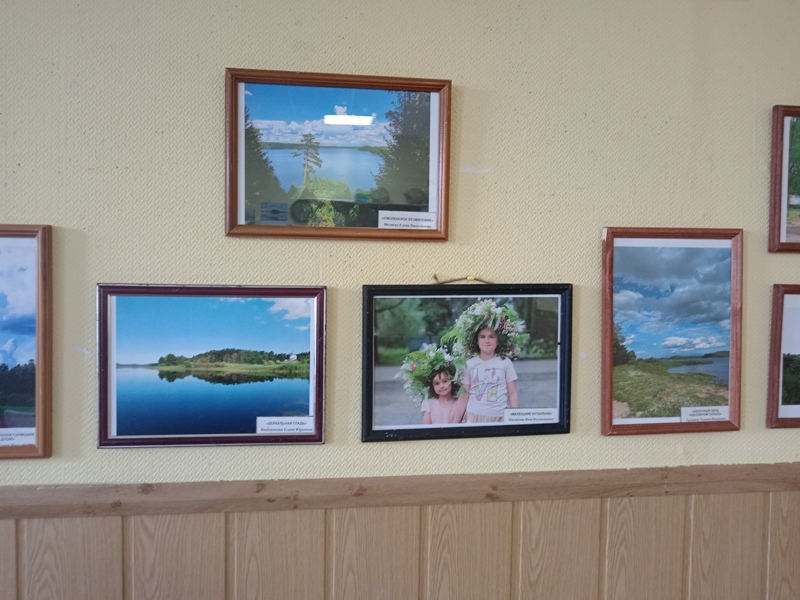 В объективе — малая родина: в Информационном центре открылась фотовыставка «Мой поселок»