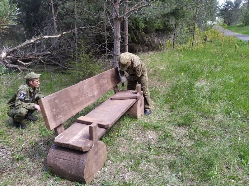 Установка лавок на экологической тропе "К лошадям Пржевальского".