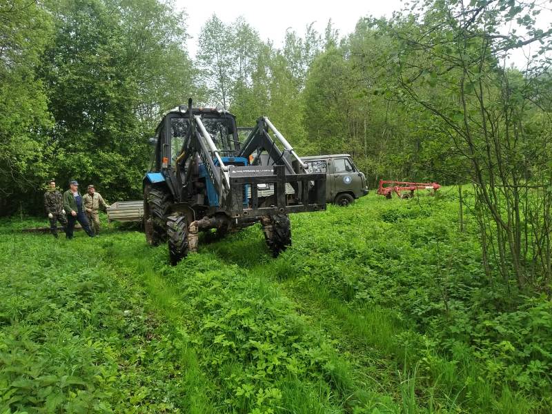 Посев подкормочного поля на территории национального парка, Куров-Борская лесная дача.