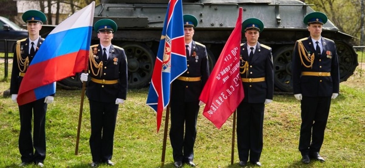 Вдоль линии фронта.