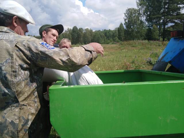 Посев кормового поля в д. Выставка.