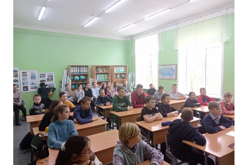 С севера на юг. Занятия для школьников в Ершичской средней школе.